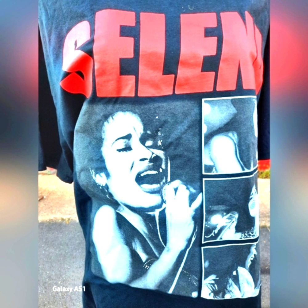 🩷SELENA❤️- Mexico "Tejano" style singer- t-shirt.